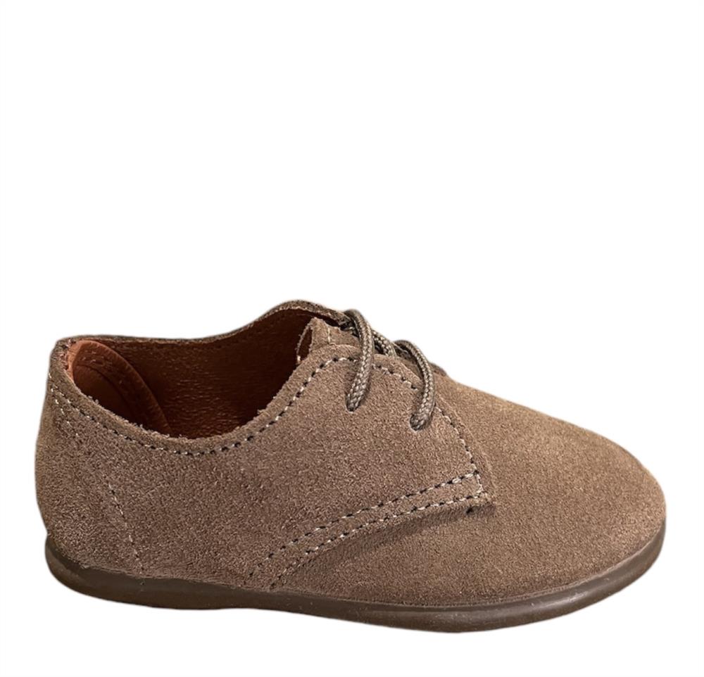 Zapato de piel serraje taupe con cordones