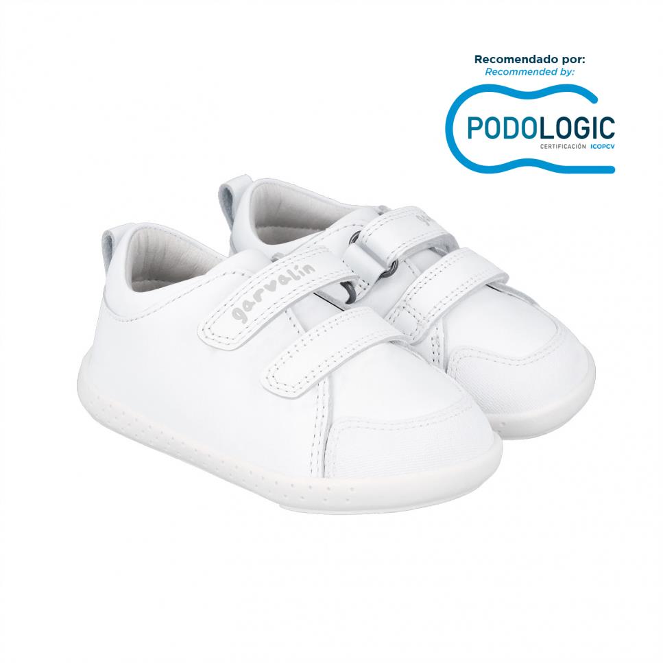 Zapatilla de piel blanco con velcros GARVALIN